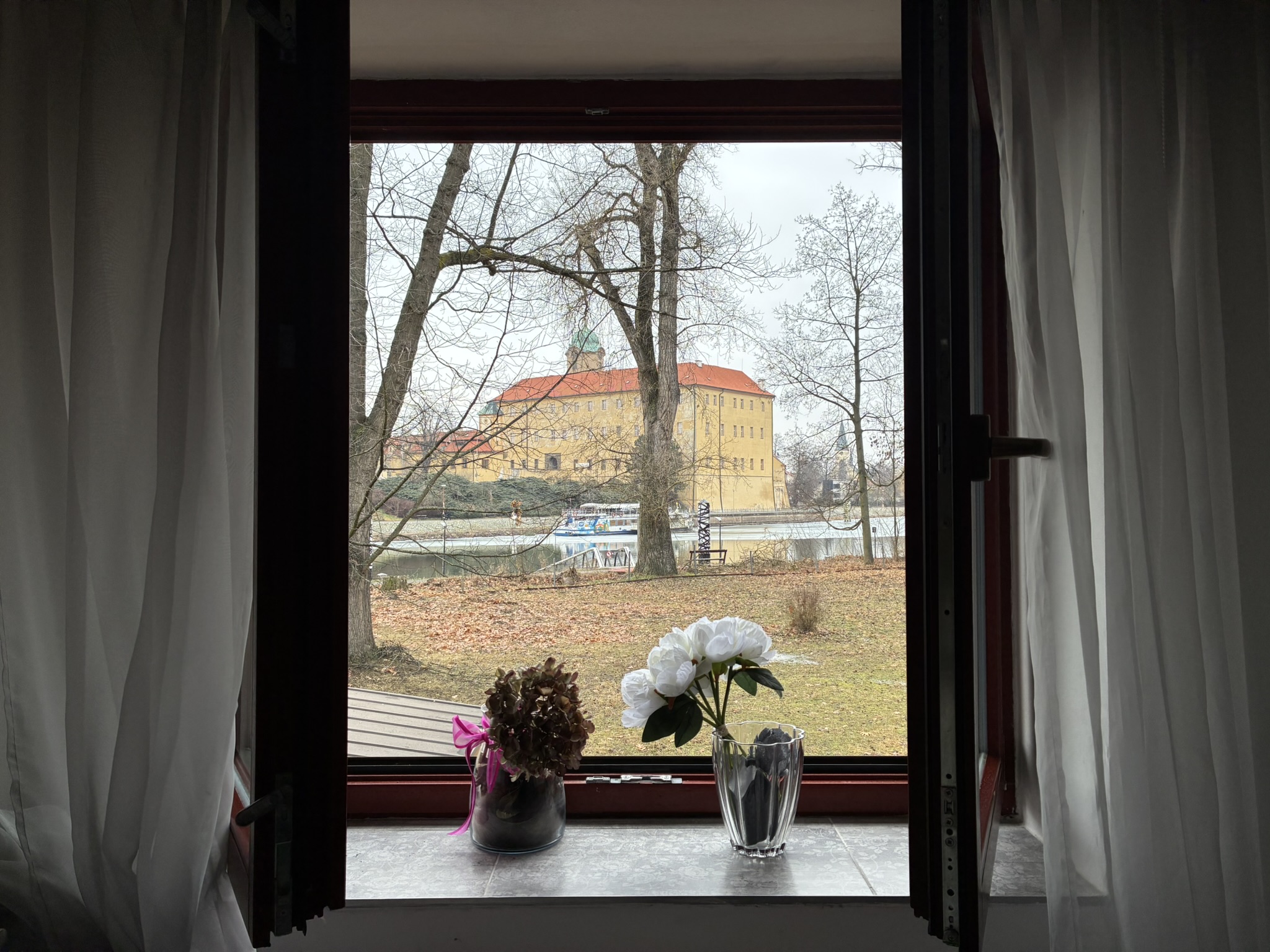 Z Nobles Apartments se otevírá panorama zámku, které bere dech